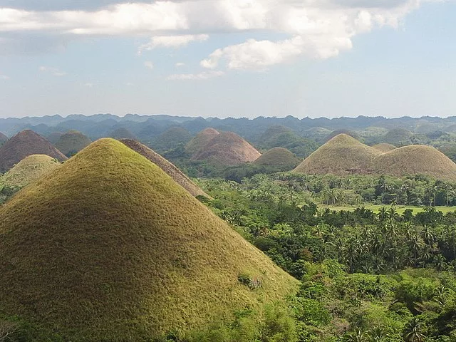 Chocolate Hills Top 10 tourist attractions in the philippines