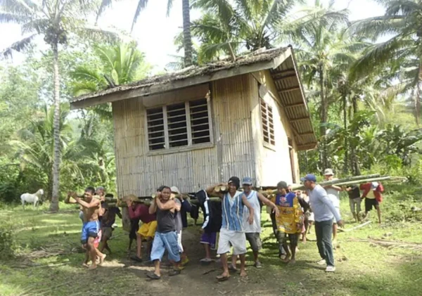filipino culture and traditions Bayanihan