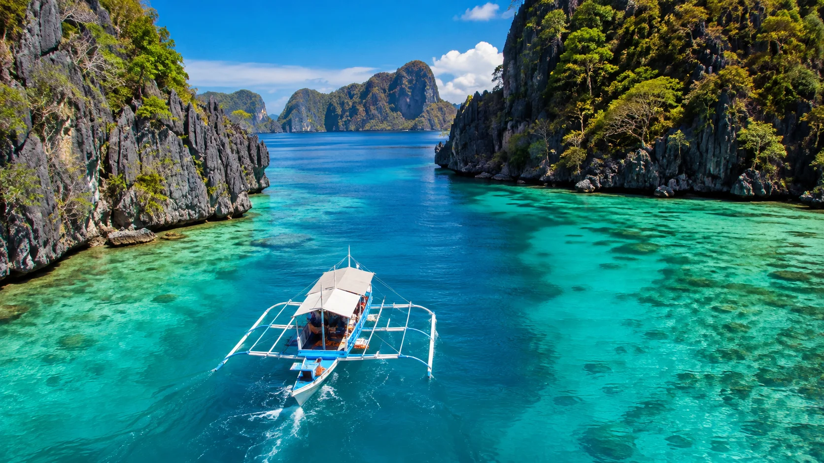 Traditional bangka boat on the El Nido to Coron expedition route in Palawan