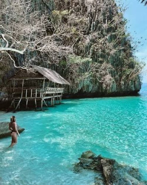 Banol Beach, Coron, with limestone cliffs
