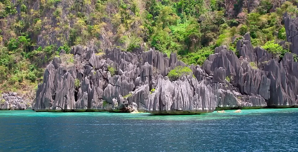 10 Romantic Getaways in the Philippines (2026): Best Honeymoon Spots for Couples 13 Kayangan Lake surrounded by limestone cliffs in Coron, Palawan