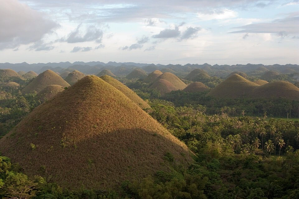 37 Fun Facts About the Philippines (2026): Surprising, Weird & True 19 The Chocolate Hills of Bohol