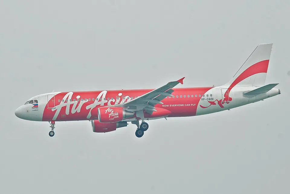 Domestic Flights in the Philippines 2026: Cebu Pacific vs PAL vs AirAsia (Baggage, Routes & Tips) 14 An AirAsia Philippines Airbus A320