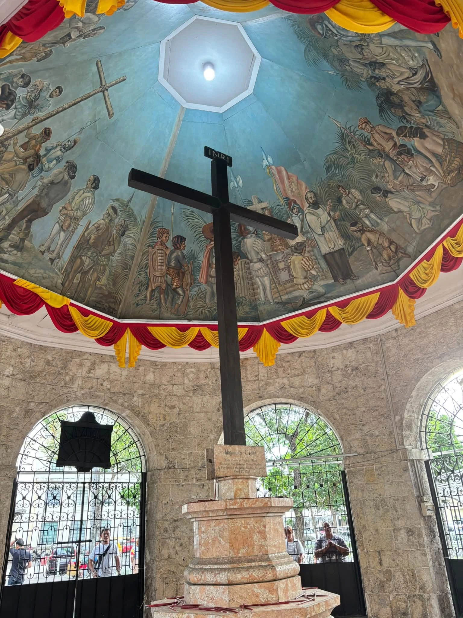 Philippine Historical Sites: 18 Must-See Landmarks, UNESCO Sites & History Tours (2026) 17 Magellan’s Cross inside its chapel in Cebu City