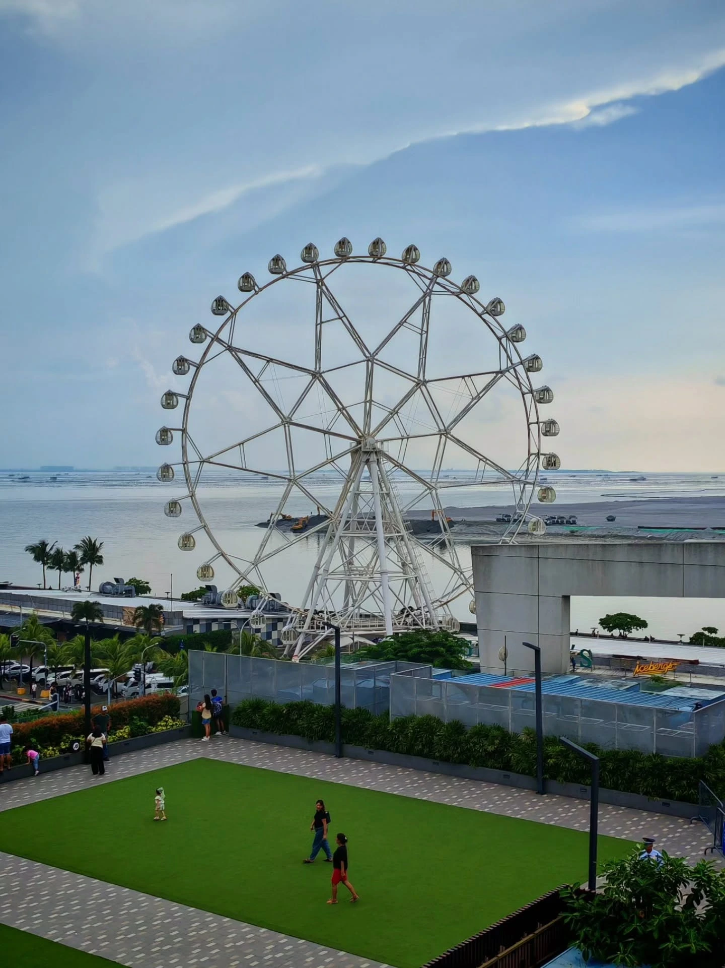 Biggest Malls in the Philippines (2026): Top 10 by Size + New Malls 11 The MOA Eye Ferris wheel on the bayfront at SM Mall of Asia